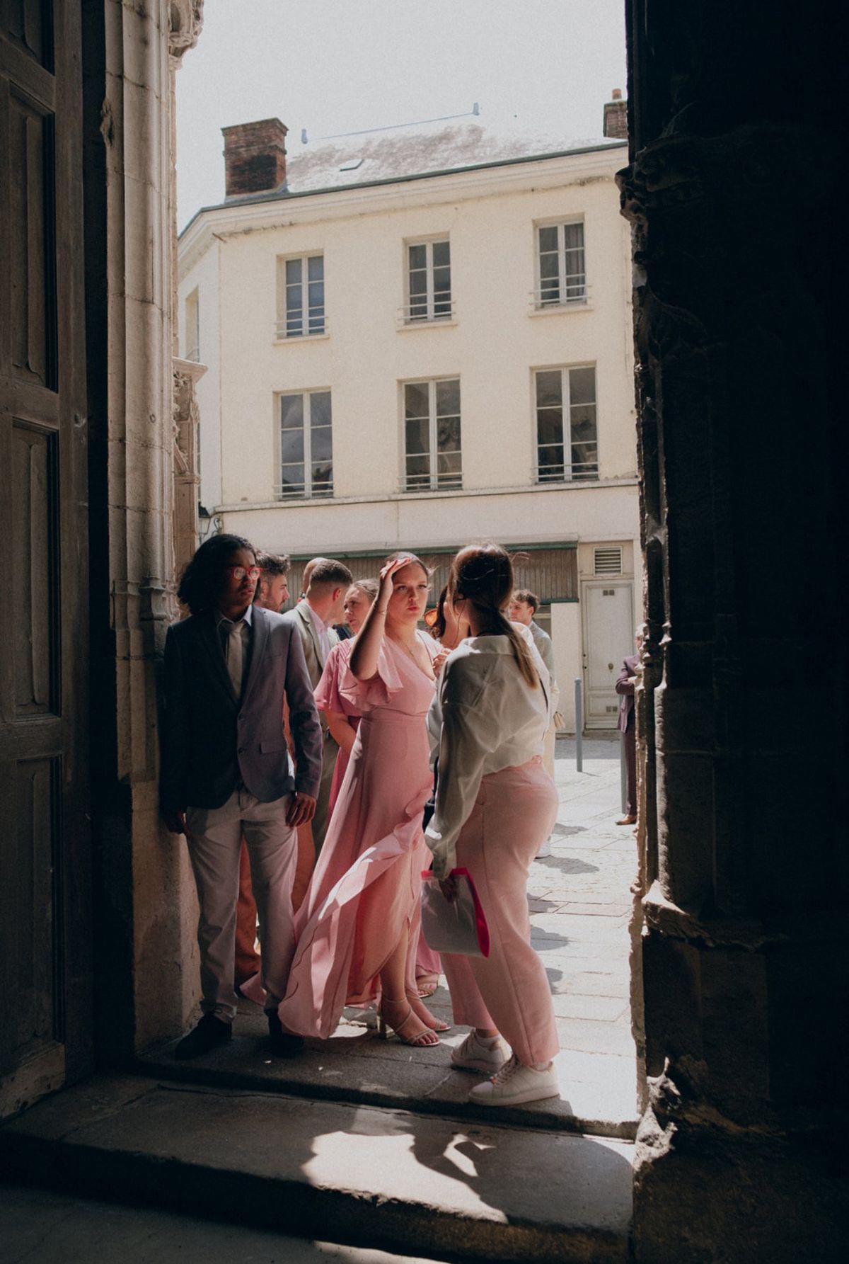 Marie et Lisa avec une mariée et ses proches